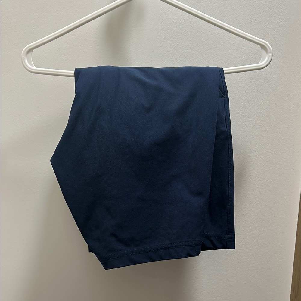 lululemon athletica Men's Navy Commission Classic-Fit Short 7”
Warpstreme